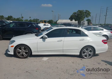 2013 Mercedes-Benz E 350 z USA, uszkodzony, nr VIN WDDHF5KB3DA664800